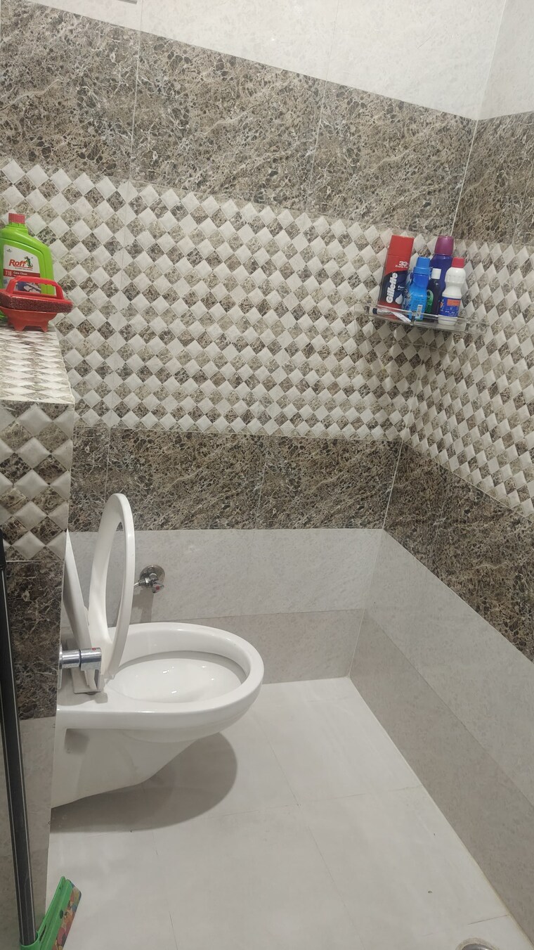 Bathroom, sector 5 2 Bedroom 700 Sq.Ft. Apartment In Sector 5 Gurgaon 9237032