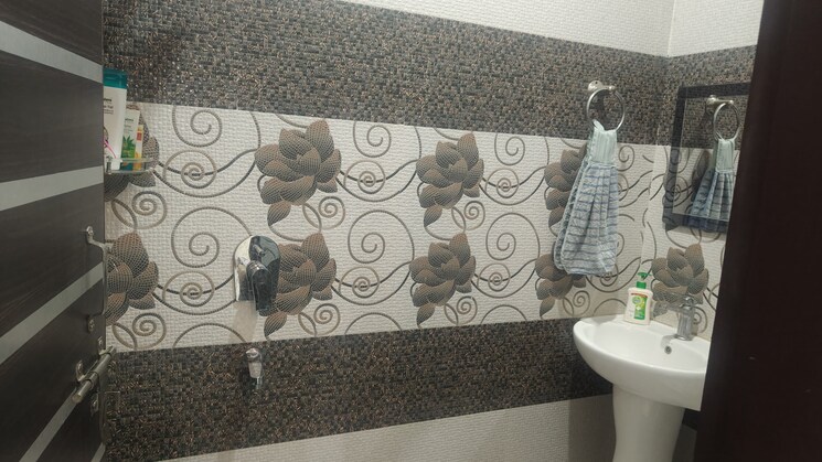 Bathroom, sector 5 2 Bedroom 700 Sq.Ft. Apartment In Sector 5 Gurgaon 9237032
