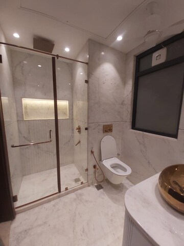 Bathroom in 4 BHK Apartment at DLF Westend Heights, Sector 53 – for Rent