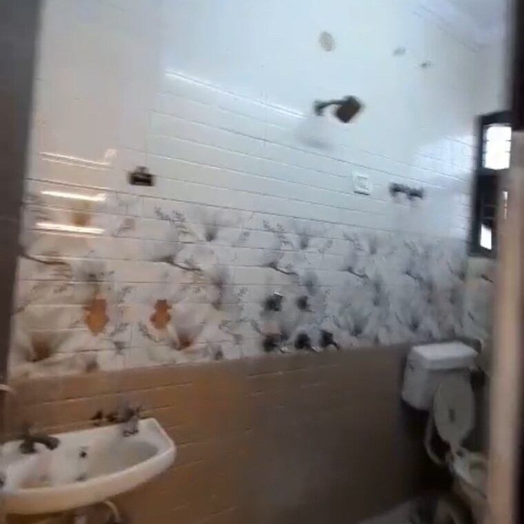 Bathroom, rohini sector 24 2 Bedroom 500 Sq.Ft. Builder Floor In Rohini Sector 24 Delhi 9237186