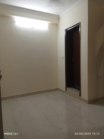 Bedroom in 3 BHK Builder Floor at Garhi – for Rent