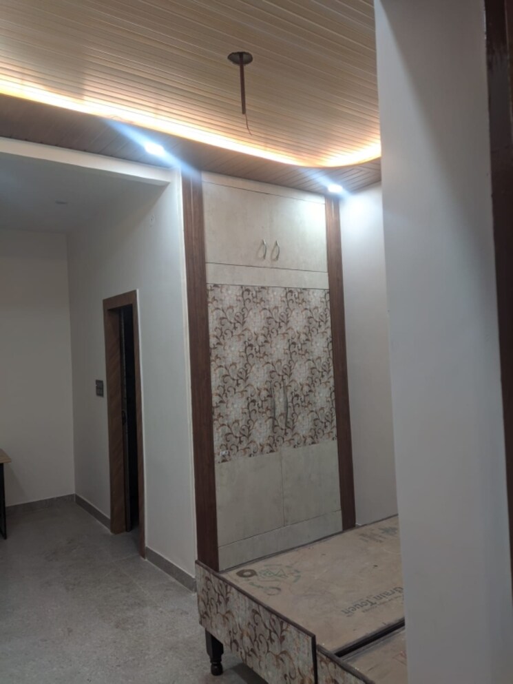 Room, jaipuria-plaza 2 Bedroom 1250 Sq.Ft. Villa In Sector 26 Noida 9237218