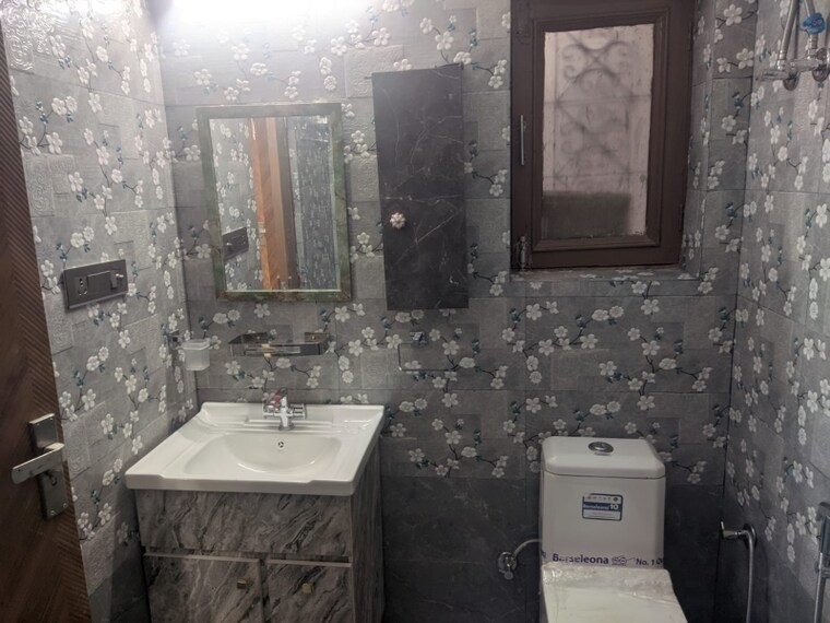 Bathroom, jaipuria-plaza 2 Bedroom 1250 Sq.Ft. Villa In Sector 26 Noida 9237218