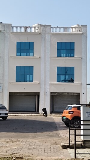  Showroom For Rent in DLF Hyde Park, South Mullanpur