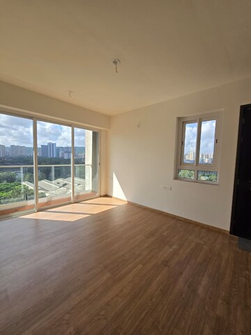 Room in 2 BHK Apartment at Indiabulls One Indiabulls, Pokhran Road No Two – for Rent