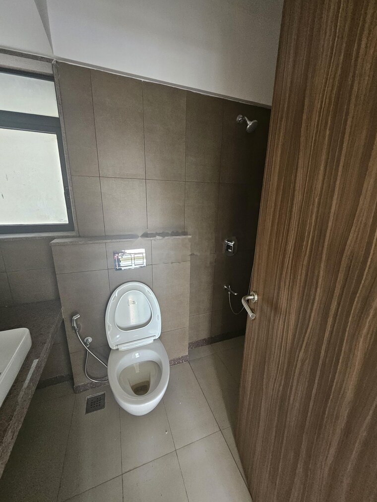 Bathroom, lnt-veridian 3 Bedroom 956 Sq.Ft. Apartment In Powai Mumbai 9237273