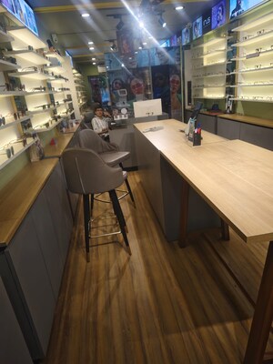  Shop For Rent in Bodakdev