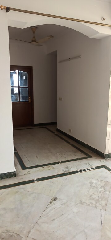 Furnished Amenities in 2 BHK Apartment at Sanskriti Apartments Gurgaon, Sector 43 – for Rent
