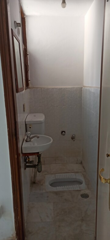 Furnished Amenities in 2 BHK Apartment at Sanskriti Apartments Gurgaon, Sector 43 – for Rent