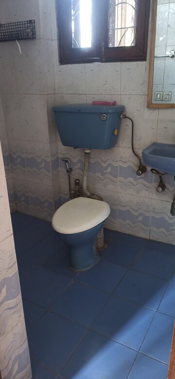 Bathroom in 2 BHK Apartment at Sanskriti Apartments Gurgaon, Sector 43 – for Rent