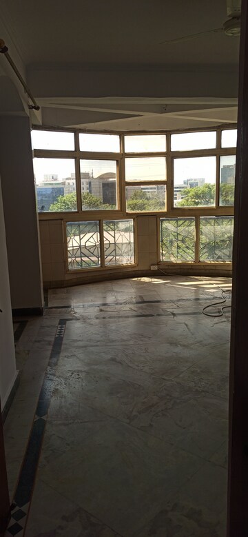 Room in 2 BHK Apartment at Sanskriti Apartments Gurgaon, Sector 43 – for Rent