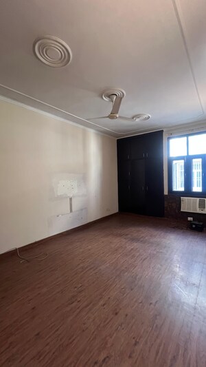 Room in 3 BHK Builder Floor at Greater Kailash ii – for Rent