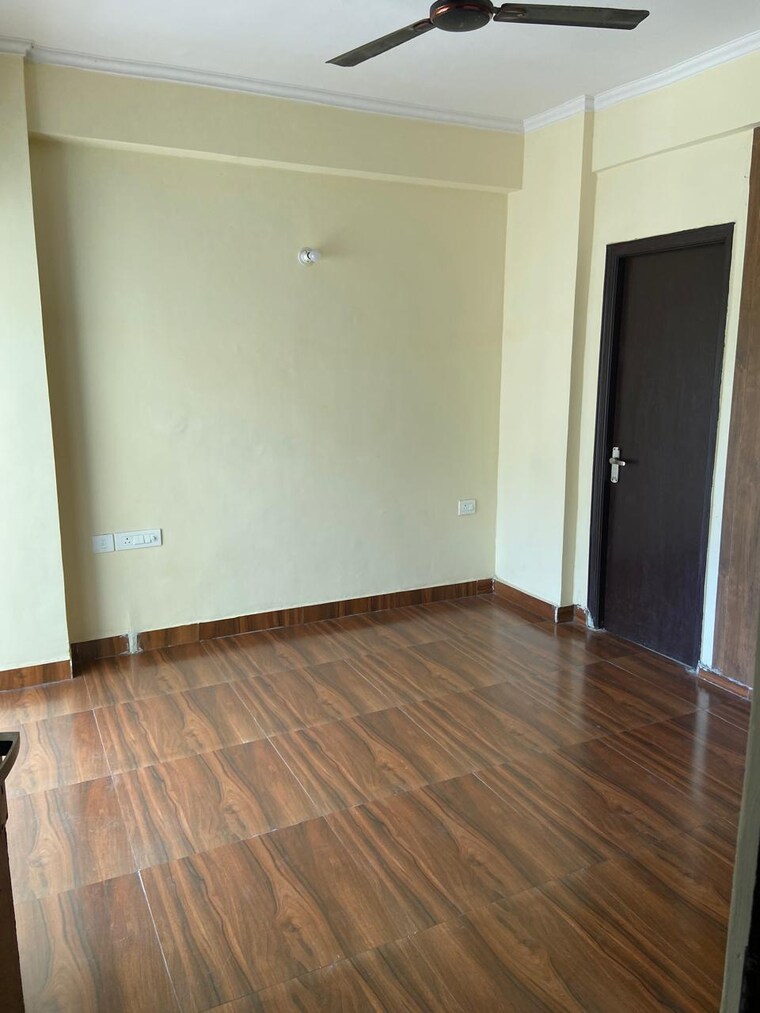 Room, amrapali-crystal-homes 3 Bedroom 1375 Sq.Ft. Apartment In Sector 76 Noida 9237310