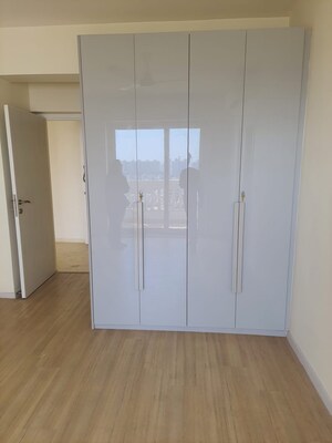 Room in 3 BHK Apartment at DLF The Skycourt, Sector 86 – for Rent