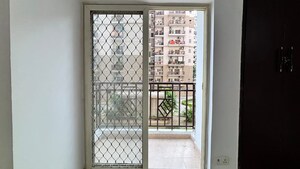 Room in 2 BHK Apartment at Migsun Twiinz, Eta Ii Greater Noida – for Sale