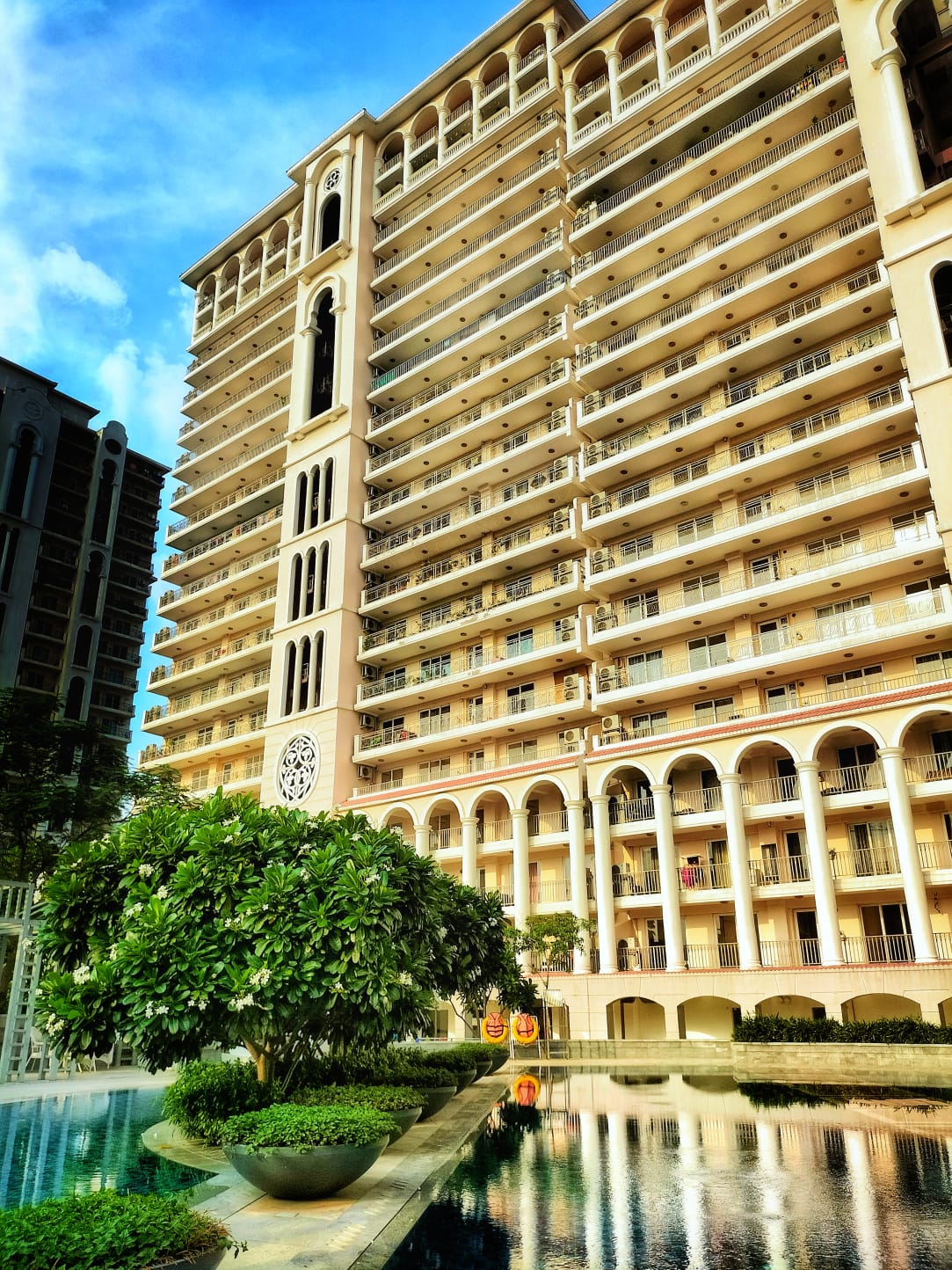 3 BHK 1931 Sq.Ft. Apartment in DLF The Skycourt