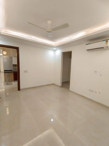 Room in 4 BHK Apartment at DLF Westend Heights, Sector 53 – for Rent