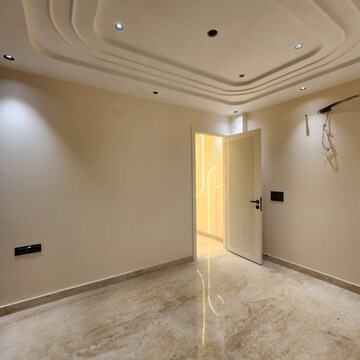 Room in 4 BHK Apartment at DLF Westend Heights, Sector 53 – for Rent