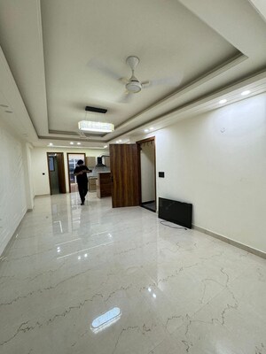 Room in 2 BHK Builder Floor at Saket – for Rent