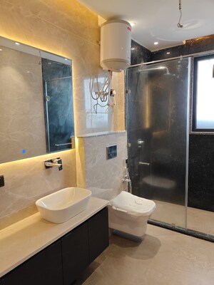 Team Area in 4 BHK Apartment at DLF The Belaire, Sector 54 – for Rent