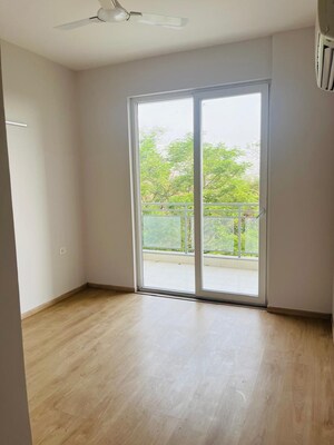 Room in 5 BHK Apartment at Abw La Lagune, Sector 54 – for Rent