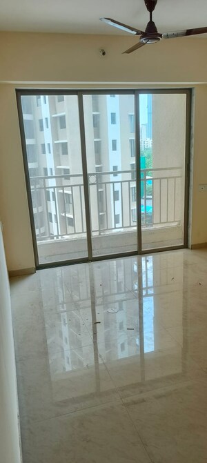 Room in 1 BHK Apartment at Vijay Nagari CHS, Vijay Nagari – for Rent