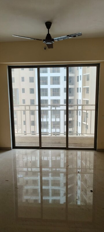Room in 1 BHK Apartment at Vijay Nagari CHS, Vijay Nagari – for Rent