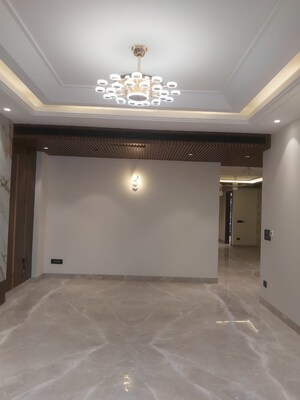 Room in 4 BHK Apartment at DLF The Crest, Sector 54 – for Rent