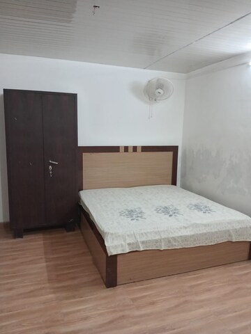 Bedroom in 2 BHK Builder Floor at Sector 38 – for Rent