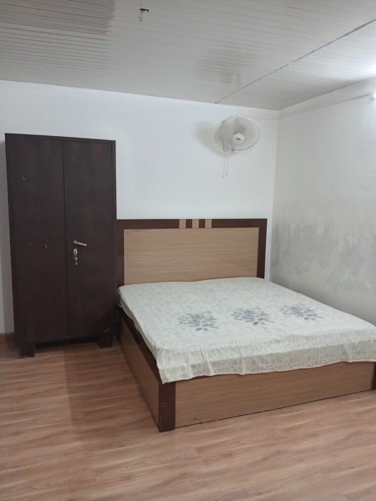 Bedroom, sector 38 2 Bedroom 1200 Sq.Ft. Builder Floor In Sector 38 Gurgaon 9237522