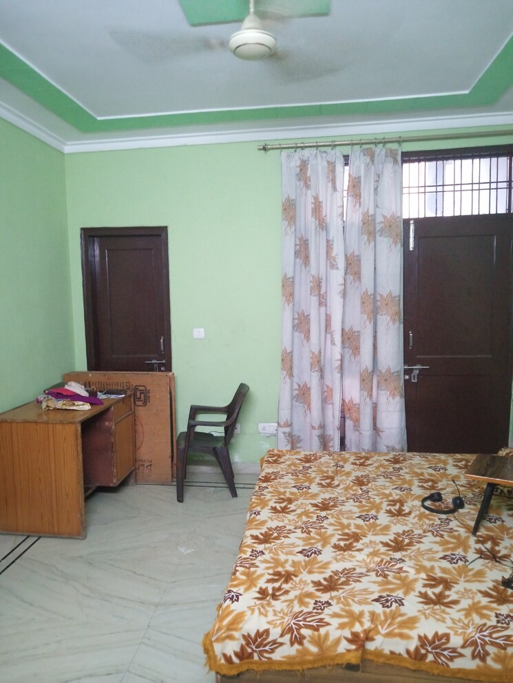 Bedroom, sector 11 3 Bedroom 300 Sq.Yd. Builder Floor In Sector 11 Faridabad 9237556