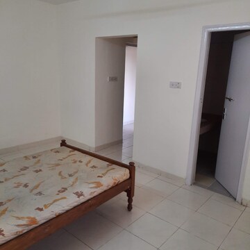 Room in 2 BHK Apartment at Eden Park, Viman Nagar – for Rent