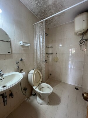 Bathroom in 3 BHK Apartment at Caranzalem – for Rent