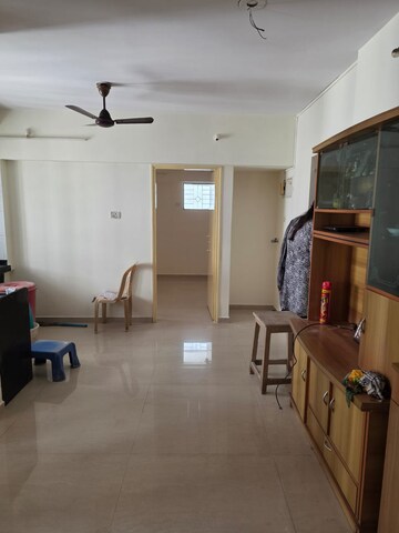 Living Room in 1.5 BHK Apartment at Andheri East – for Rent