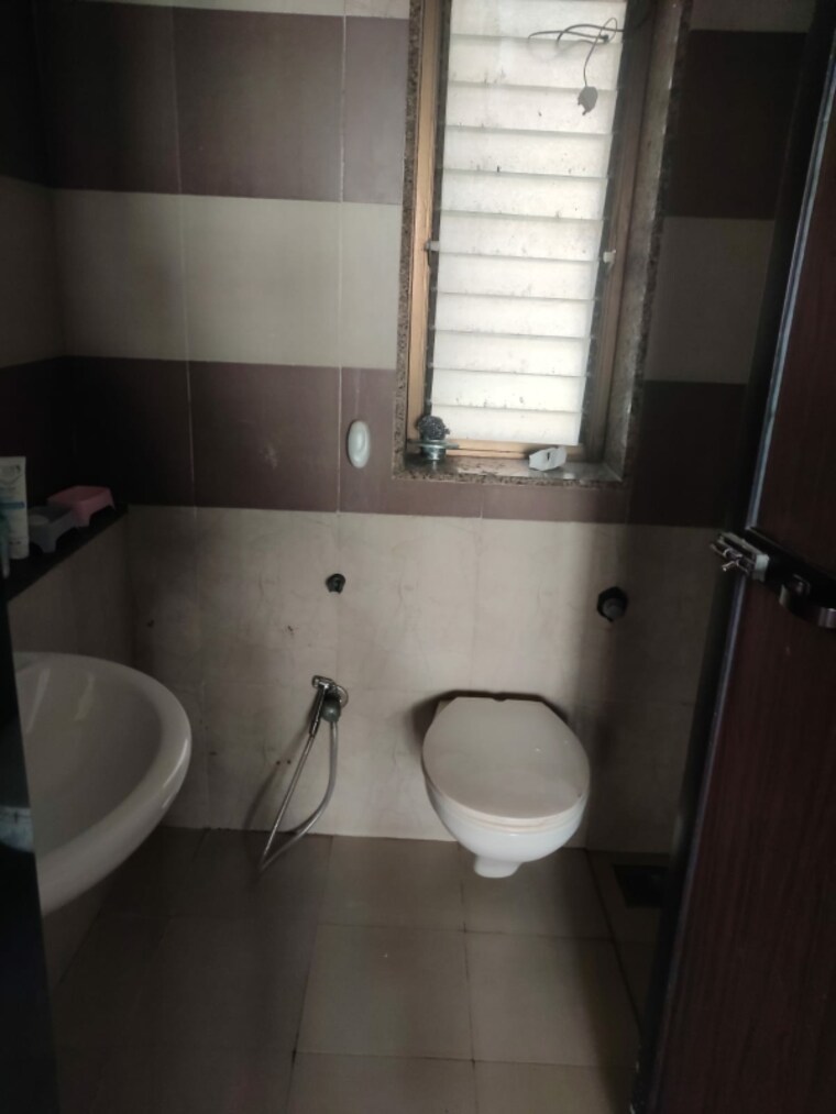 Bathroom, kalpataru-srishti 2.5 Bedroom 855 Sq.Ft. Apartment In Mira Road Thane 9237722