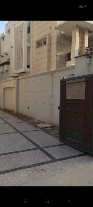 Bathroom in 6 BHK Independent House at Greater Kailash – for Rent