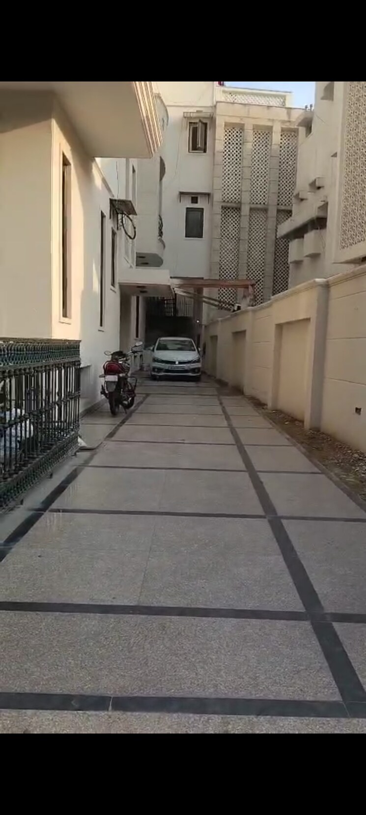 Balcony, greater kailash 6 Bedroom 500 Sq.Yd. Independent House In Greater Kailash Delhi 9237711