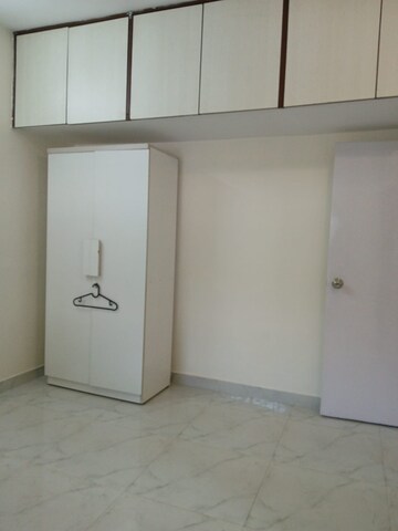 Room in 2 BHK Apartment at Oshiwara Avalon CHS, Andheri West – for Rent