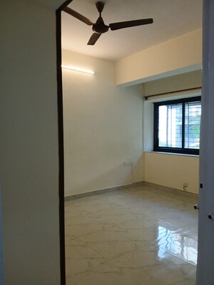 Room in 2 BHK Apartment at Oshiwara Avalon CHS, Andheri West – for Rent