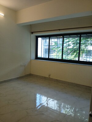 Room in 2 BHK Apartment at Oshiwara Avalon CHS, Andheri West – for Rent