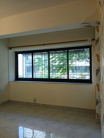 Room in 2 BHK Apartment at Oshiwara Avalon CHS, Andheri West – for Rent