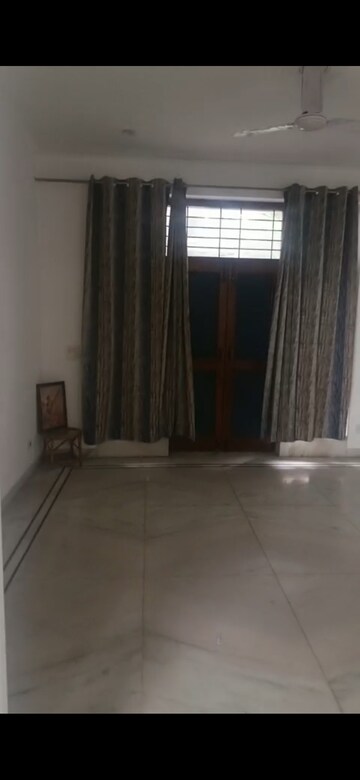 Bathroom in 3 BHK Apartment at Arun Vihar, Sector 29 – for Sale