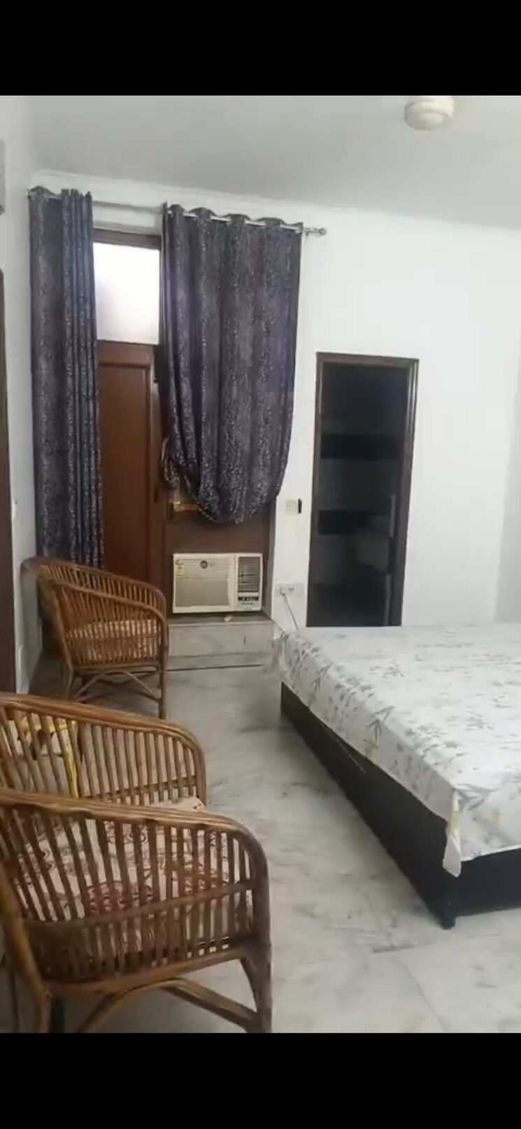 Living Room, arun-vihar 3 Bedroom 1650 Sq.Ft. Apartment In Sector 29 Noida 9237822