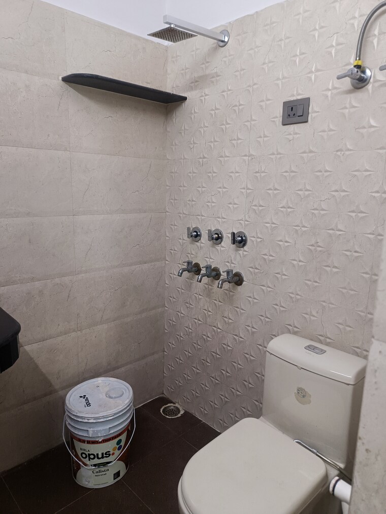 Bathroom, sector 36 2 Bedroom 200 Sq.Mt. Villa In Sector 36 Noida 9237843