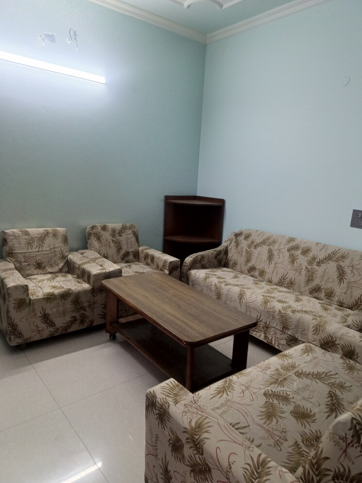 Living Room, sector 36 2 Bedroom 200 Sq.Mt. Villa In Sector 36 Noida 9237843