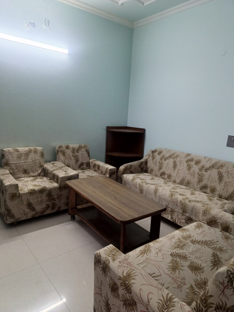 Living Room, sector 36 2 Bedroom 200 Sq.Mt. Villa In Sector 36 Noida 9237843