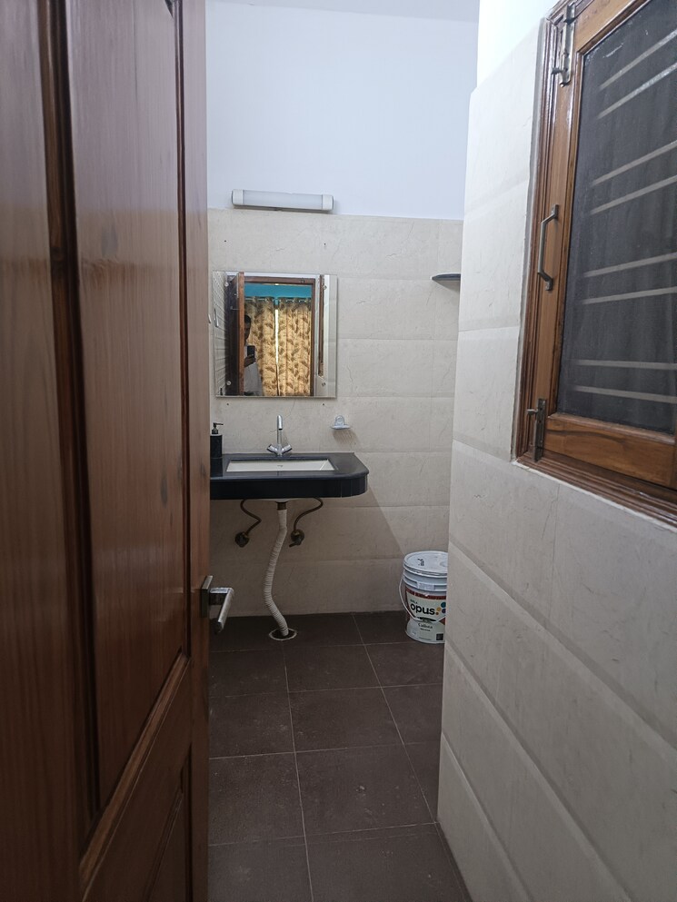 Bathroom, sector 36 2 Bedroom 200 Sq.Mt. Villa In Sector 36 Noida 9237843