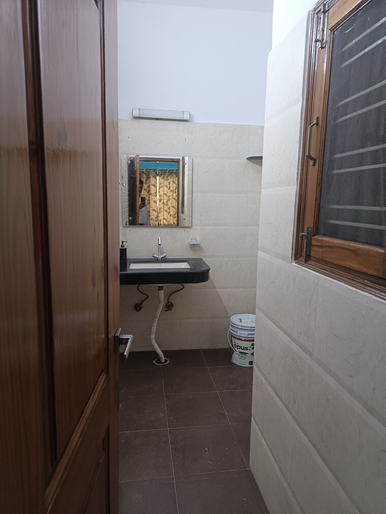 Bathroom, sector 36 2 Bedroom 200 Sq.Mt. Villa In Sector 36 Noida 9237843