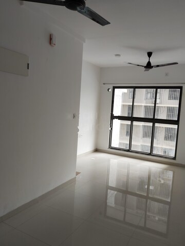 2 BHK Apartment For Rent in UK Iridium, Kandivali East