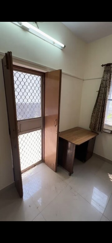 Room in 2 BHK Apartment at Arun Vihar Sector 37, Sector 37 – for Sale